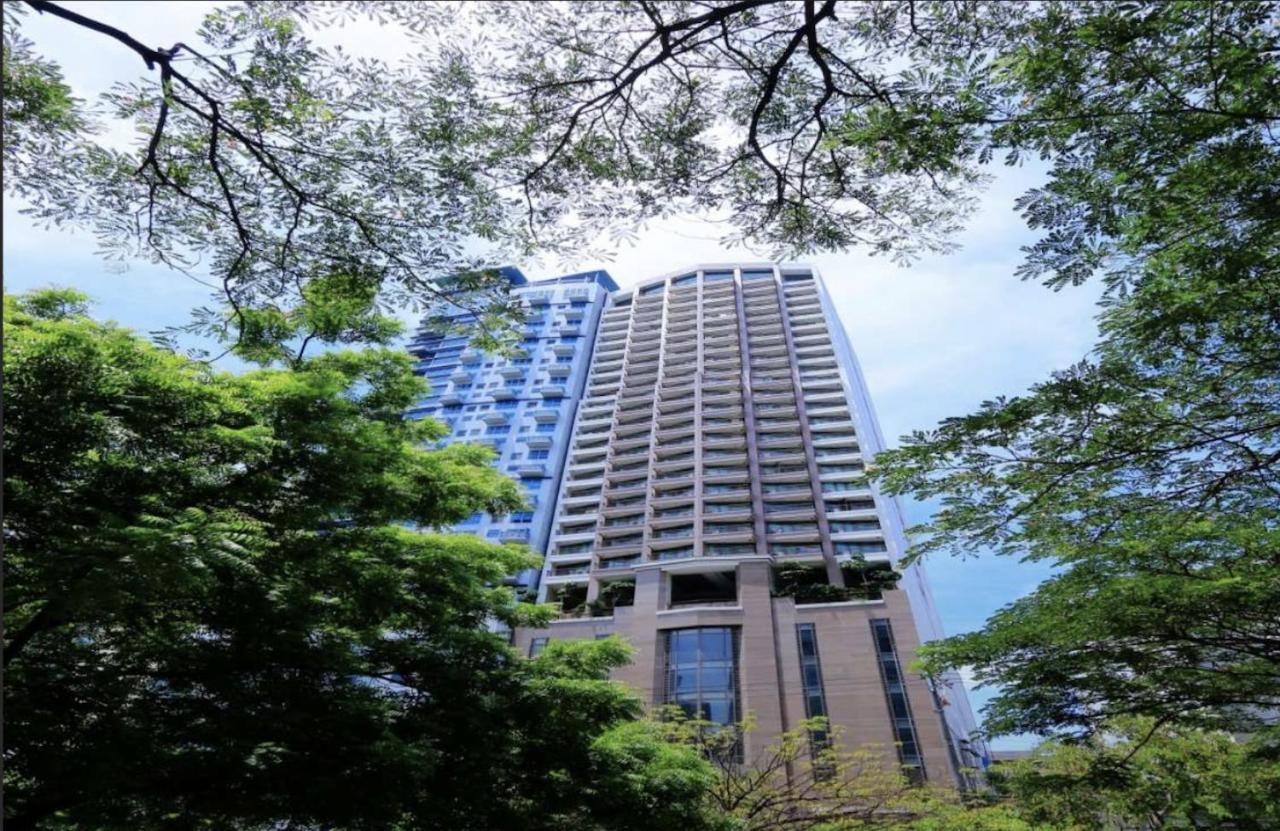 One Bedroom Apartment With Netflix At Greenbelt Makati Manila Exterior foto
